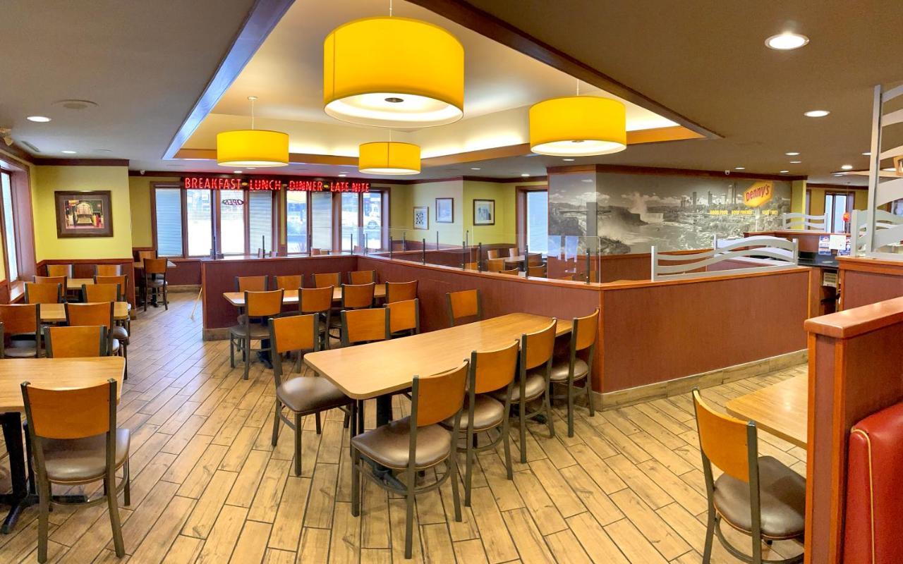 Howard Johnson Plaza By Wyndham By The Falls Ниагарски водопад Екстериор снимка