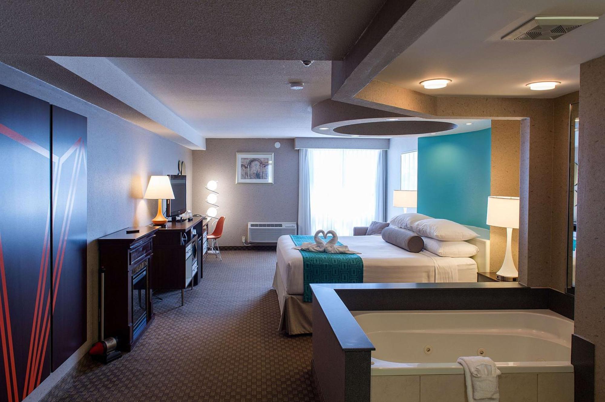 Howard Johnson Plaza By Wyndham By The Falls Ниагарски водопад Екстериор снимка