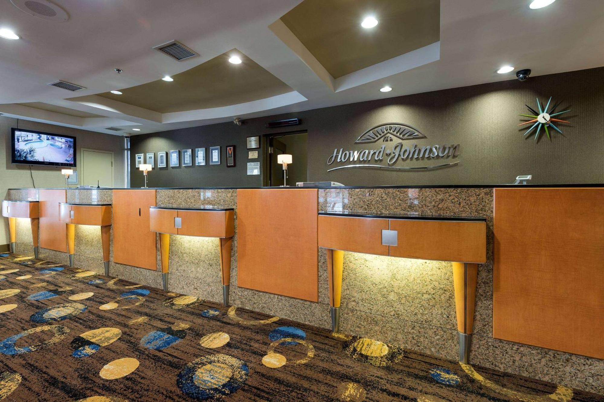 Howard Johnson Plaza By Wyndham By The Falls Ниагарски водопад Екстериор снимка