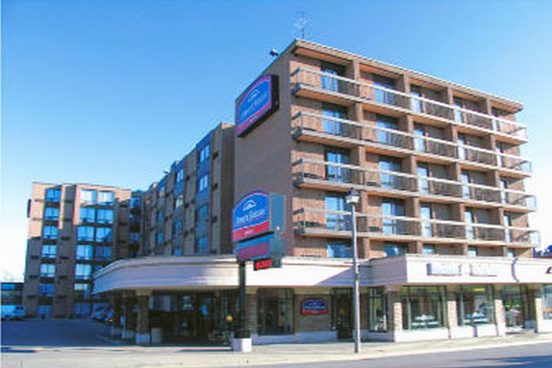 Howard Johnson Plaza By Wyndham By The Falls Ниагарски водопад Екстериор снимка