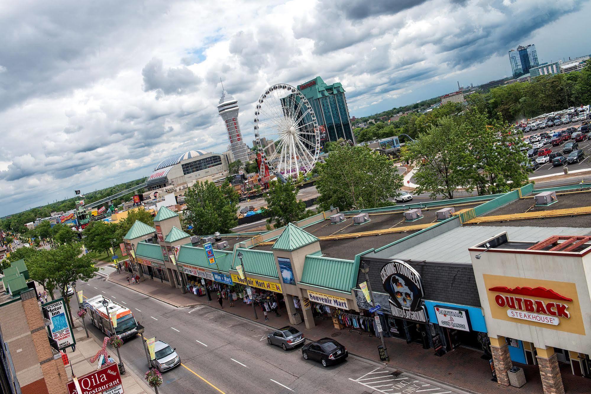 Howard Johnson Plaza By Wyndham By The Falls Ниагарски водопад Екстериор снимка