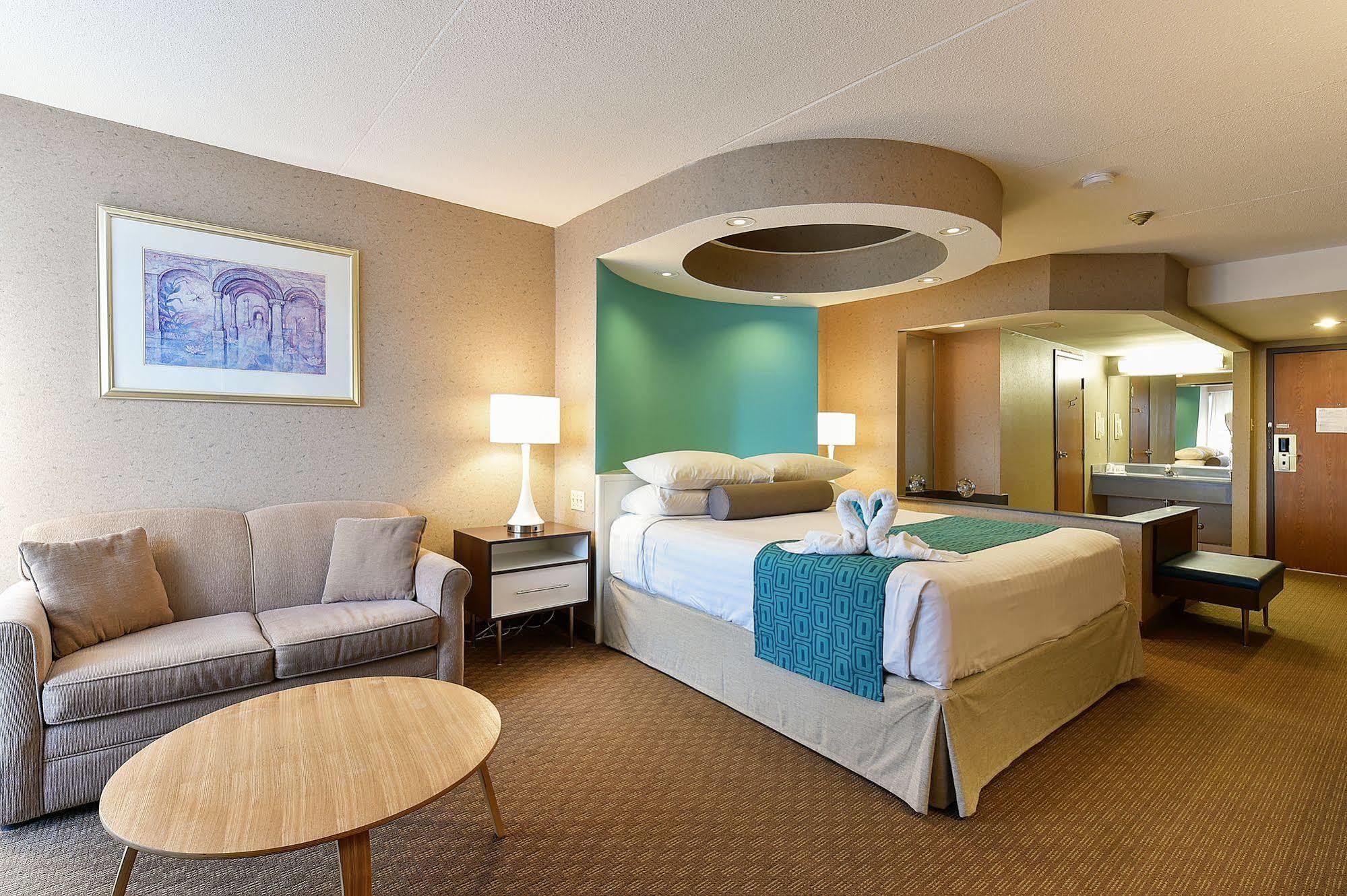 Howard Johnson Plaza By Wyndham By The Falls Ниагарски водопад Екстериор снимка