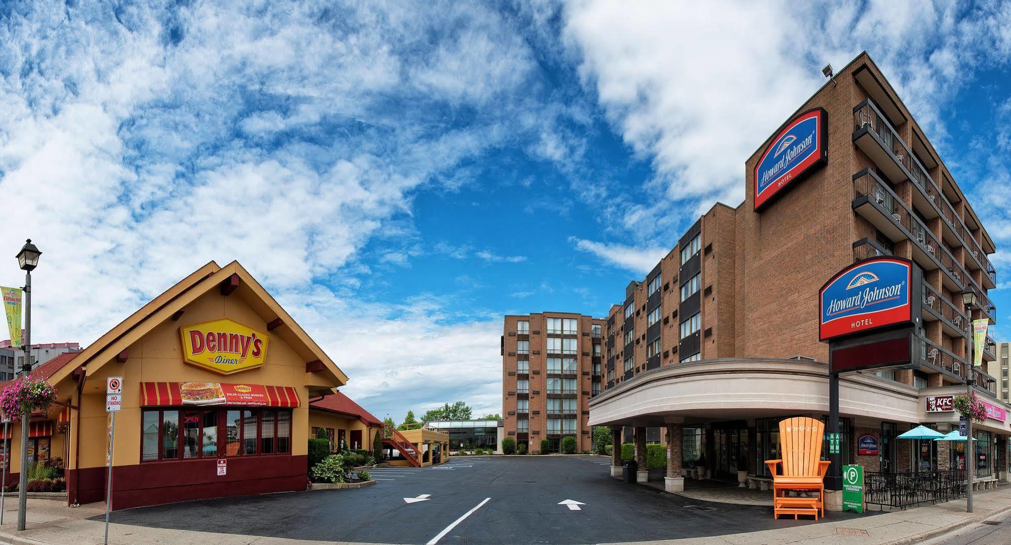 Howard Johnson Plaza By Wyndham By The Falls Ниагарски водопад Екстериор снимка